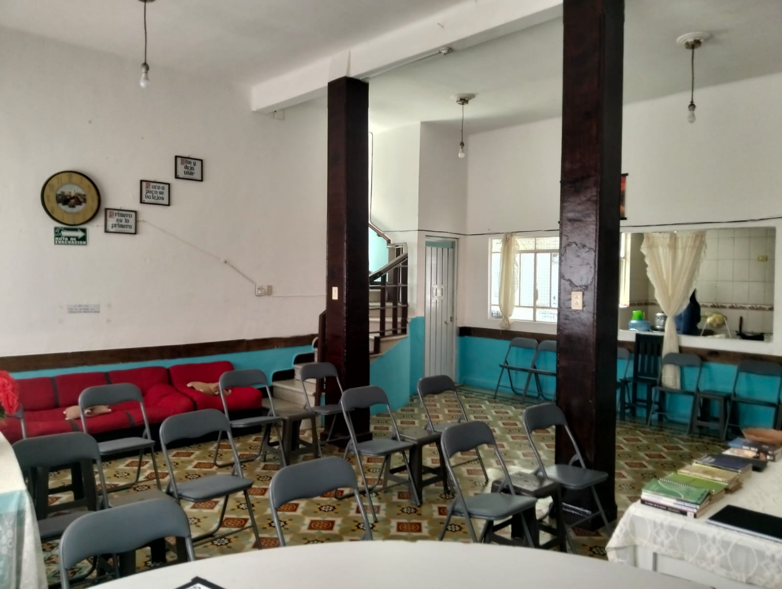 Área de estar de Yeshua Centro de Rehabilitación en Puebla