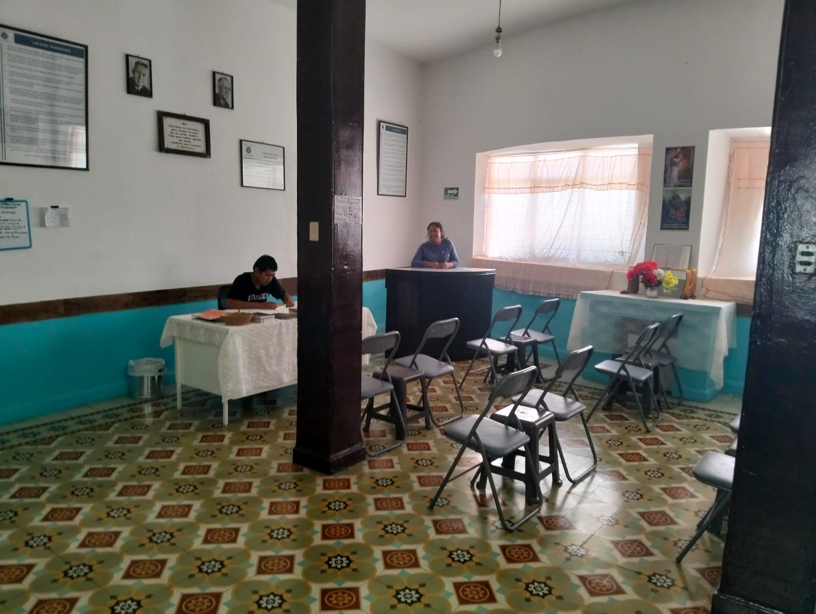 Sala de encuentro para terapia grupal en Yeshua Centro de Rehabilitación